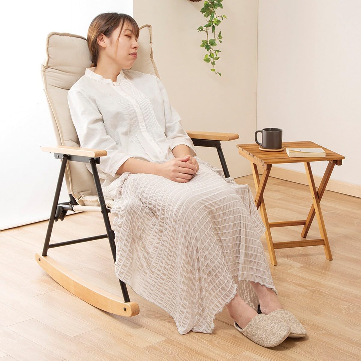 Amazon｜ニトリ(NITORI) ロッキングもできる折り畳みチェア G01